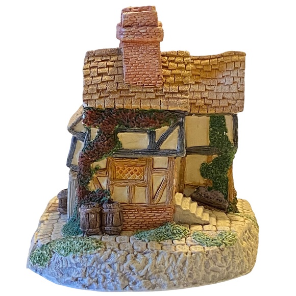 Vintage Naturecraft Figurine Stratford Tavern # 41 by Peter Tomlins 1985 - Picture 4 of 10